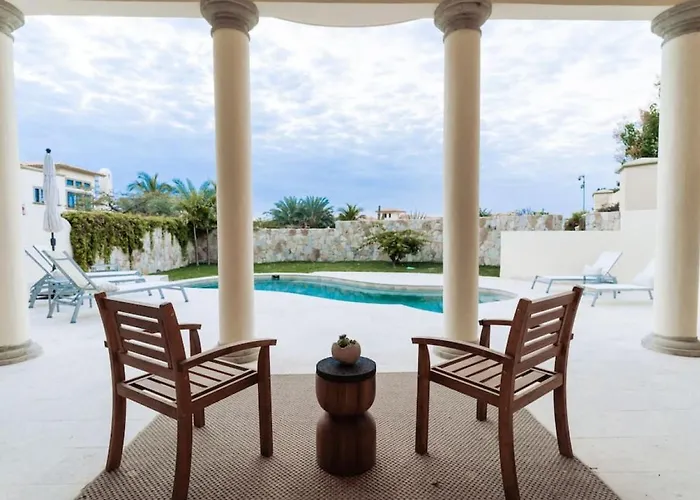 Luxury Retreat, Pool Holiday home *