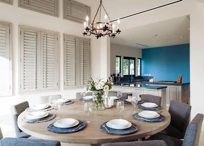 Luxury Retreat, Pool Holiday home *