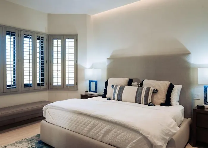 Luxury Retreat, Pool And Close To The Holiday home