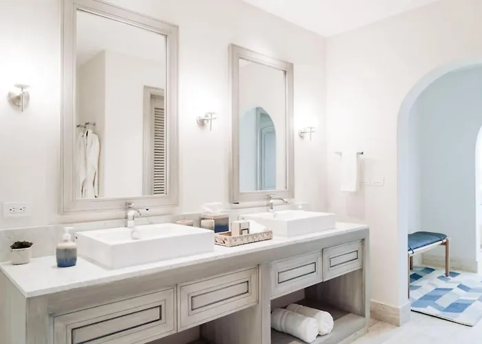 Luxury Retreat, Pool And Close To The *